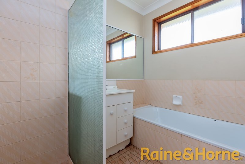 Photo - 10 Flinders Close, Dubbo NSW 2830 - Image 7