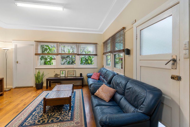 Photo - 10 Forrest St , Woonona NSW 2517 - Image 4