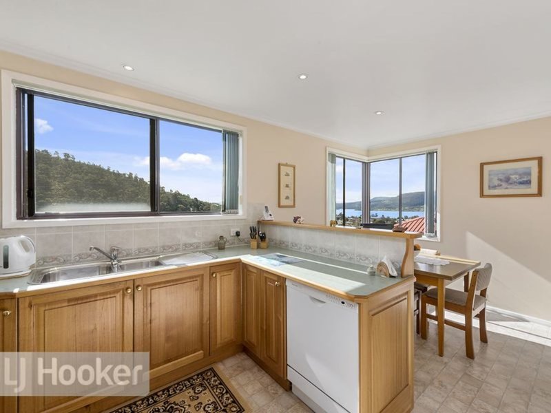 Photo - 10 Fowler Street, Montrose TAS 7010 - Image 4