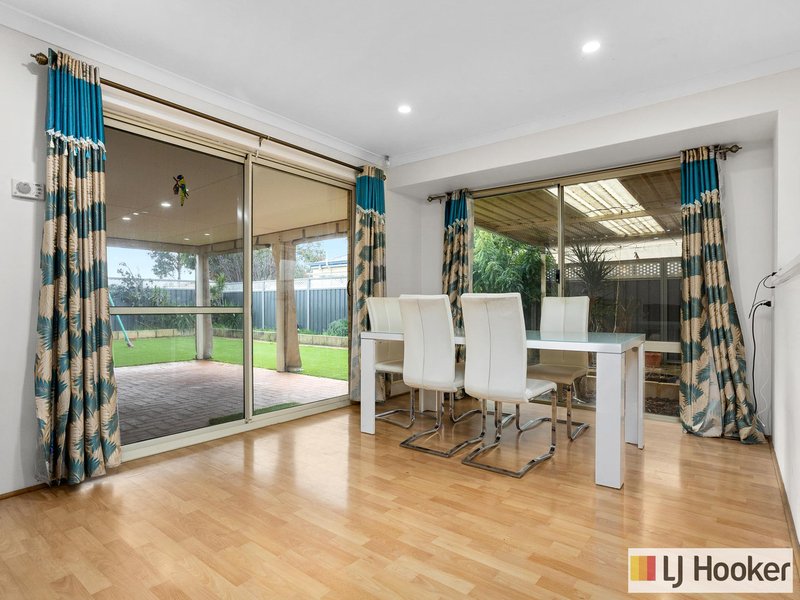 Photo - 10 Freeduff Drive, Wattle Grove WA 6107 - Image 16