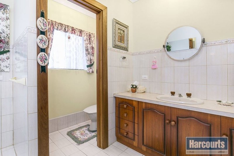 Photo - 10 Freya Avenue, Hallett Cove SA 5158 - Image 13