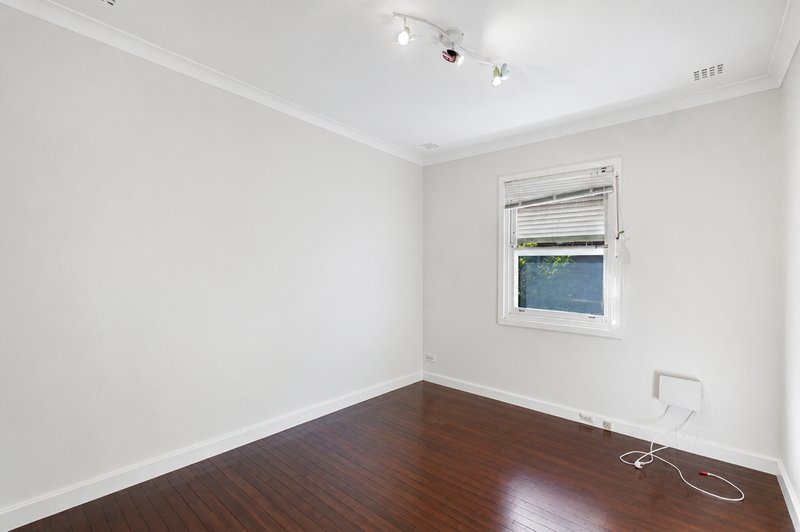 Photo - 10 Friar John Way, Coolbellup WA 6163 - Image 6