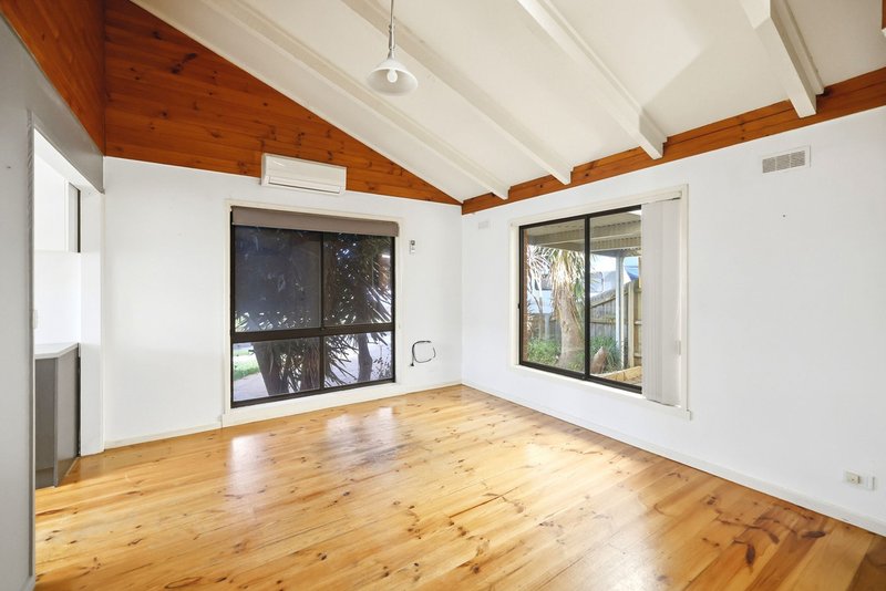 Photo - 10 Frobisher Street, Melton VIC 3337 - Image 4