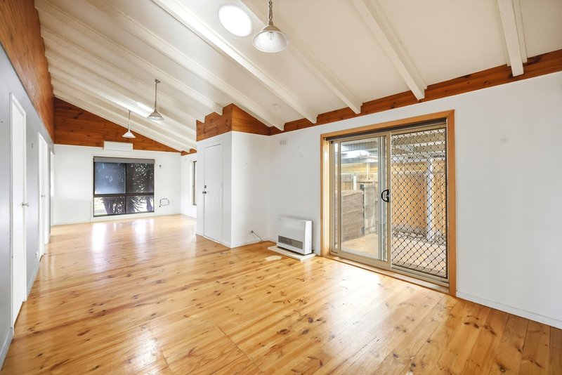 Photo - 10 Frobisher Street, Melton VIC 3337 - Image 5