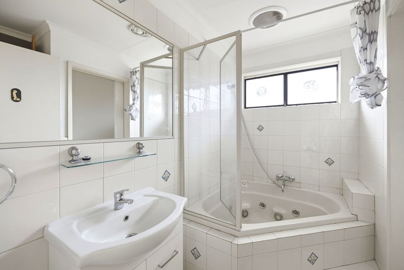 Photo - 10 Frobisher Street, Melton VIC 3337 - Image 7