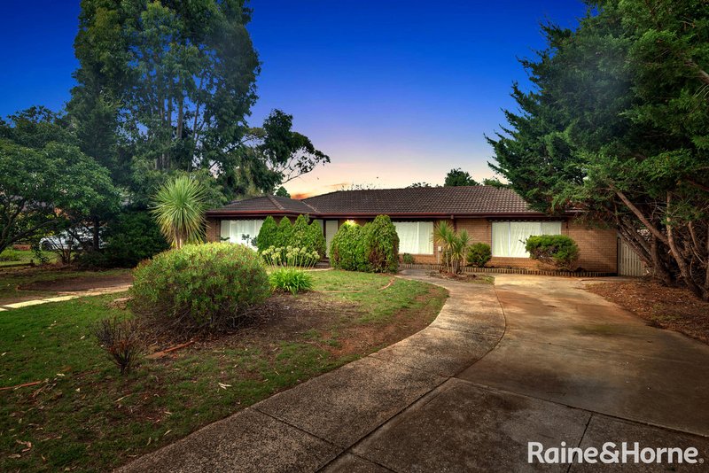 10 Gainsborough Place, Melton West VIC 3337