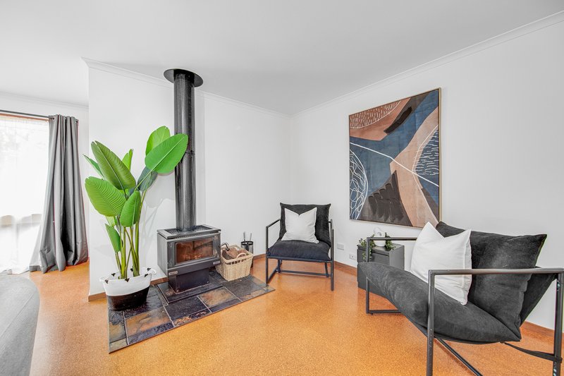 Photo - 10 Gala Place, Keilor Downs VIC 3038 - Image 7