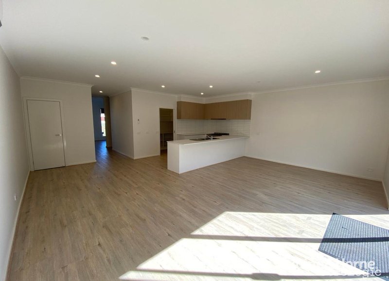 Photo - 10 Galton Walk, Pakenham VIC 3810 - Image 2