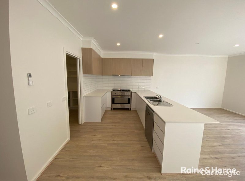 Photo - 10 Galton Walk, Pakenham VIC 3810 - Image 3