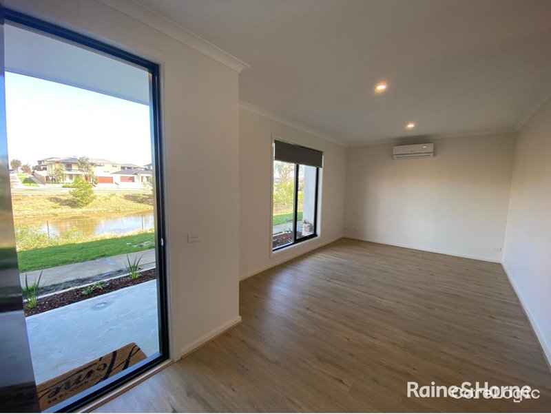 Photo - 10 Galton Walk, Pakenham VIC 3810 - Image 5
