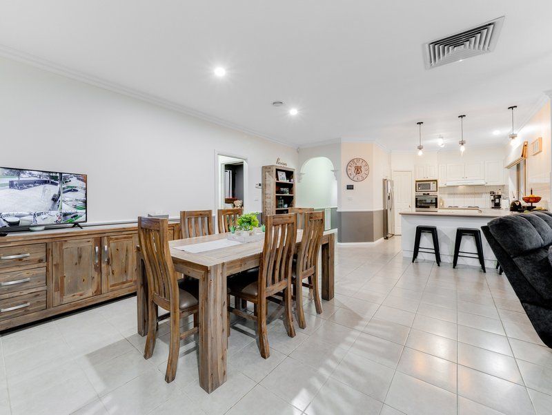 Photo - 10 Galway Place, Cranbourne VIC 3977 - Image 9