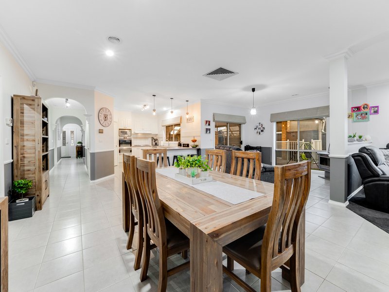 Photo - 10 Galway Place, Cranbourne VIC 3977 - Image 10