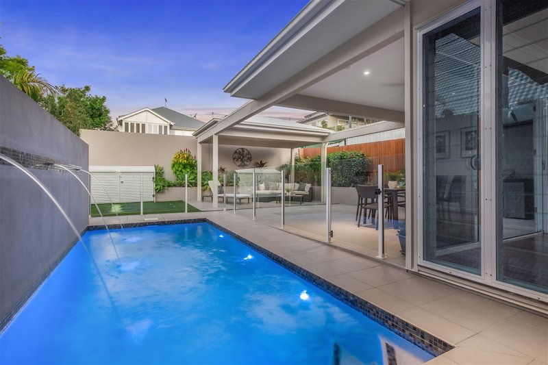 Photo - 10 Garden Street, Greenslopes QLD 4120 - Image 2