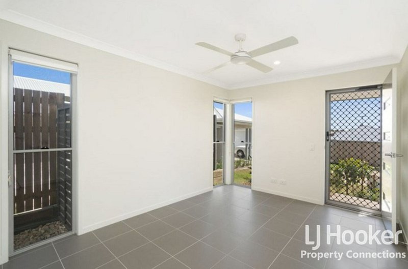 Photo - 10 Gardenia Circuit, Dakabin QLD 4503 - Image 2