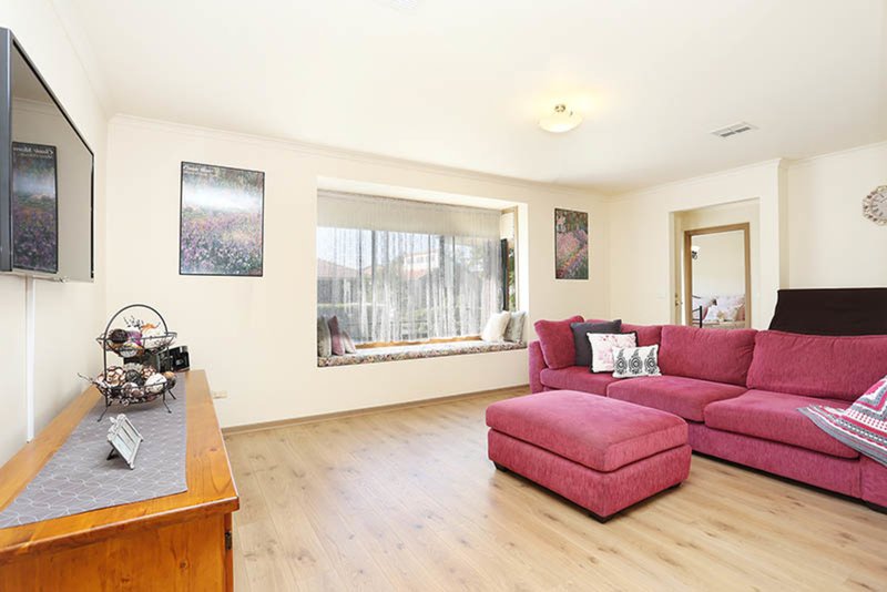 Photo - 10 Gathray Court, Roxburgh Park VIC 3064 - Image 5