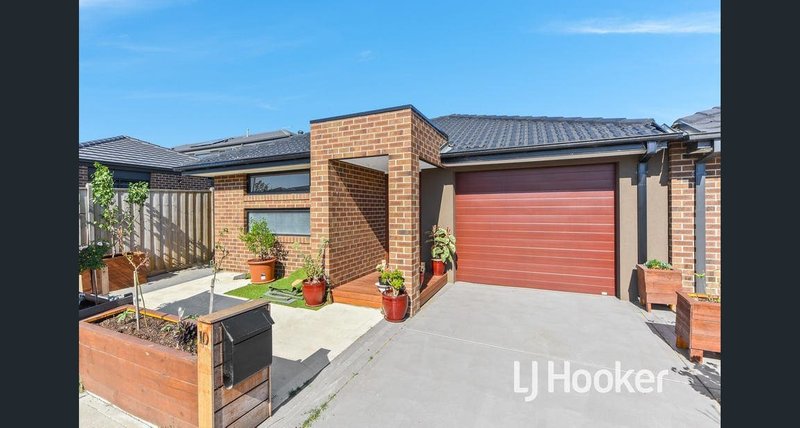 10 Gecko Crescent, Clyde North VIC 3978