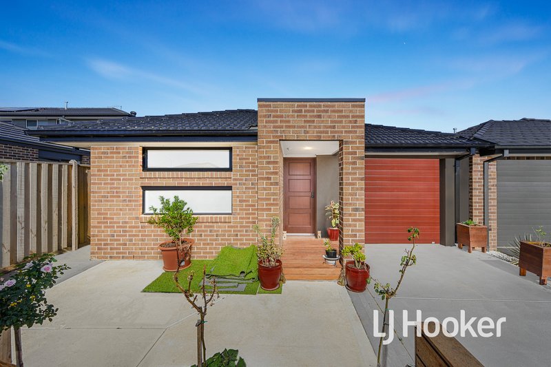 10 Gecko Crescent, Clyde North VIC 3978