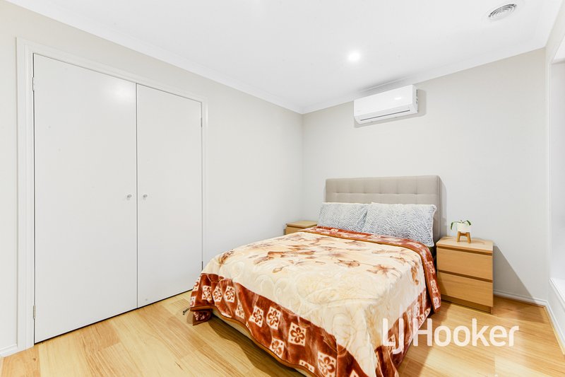 Photo - 10 Gecko Crescent, Clyde North VIC 3978 - Image 9