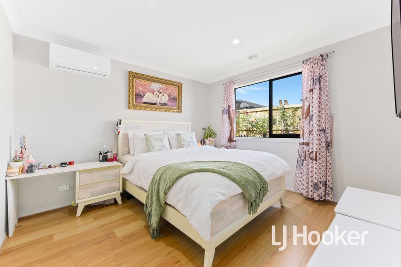 Photo - 10 Gecko Crescent, Clyde North VIC 3978 - Image 10