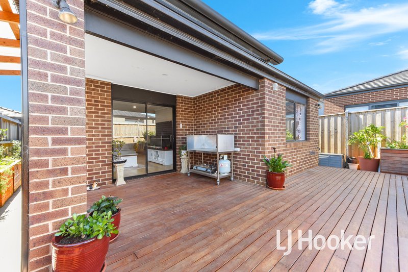 Photo - 10 Gecko Crescent, Clyde North VIC 3978 - Image 14