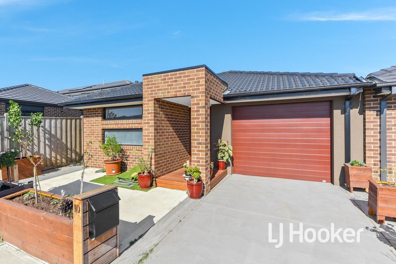 Photo - 10 Gecko Crescent, Clyde North VIC 3978 - Image 15