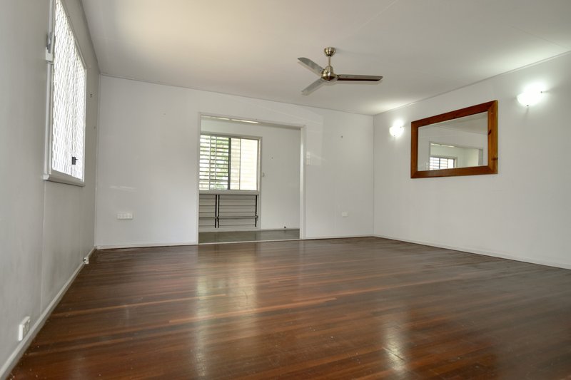 Photo - 10 Geraldine Street, West Gladstone QLD 4680 - Image 3