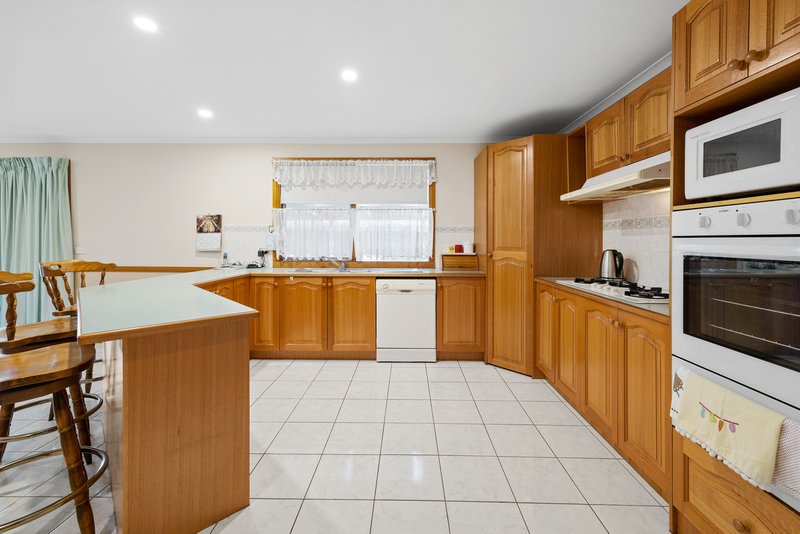 Photo - 10 Germander Court, Hoppers Crossing VIC 3029 - Image 6