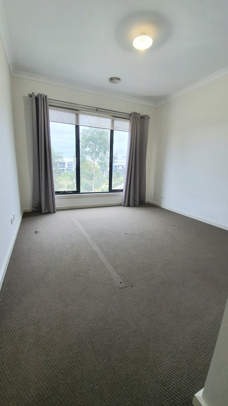 Photo - 10 Gershwin Crescent, Point Cook VIC 3030 - Image 9