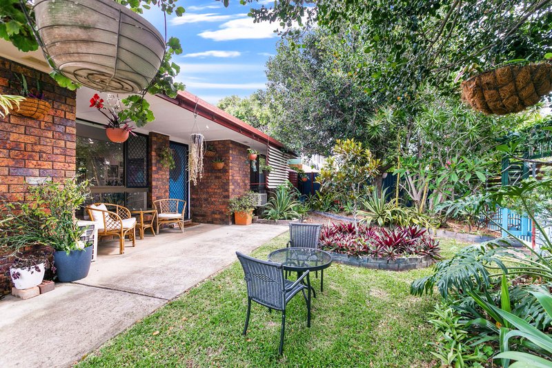 Photo - 10 Gibbs Street, Urangan QLD 4655 - Image 3