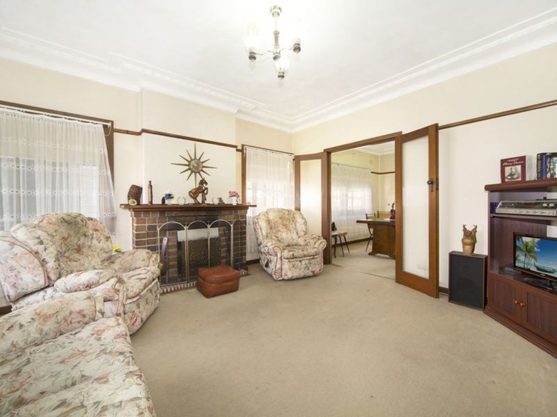 Photo - 10 Giles Street, Chifley NSW 2036 - Image 2