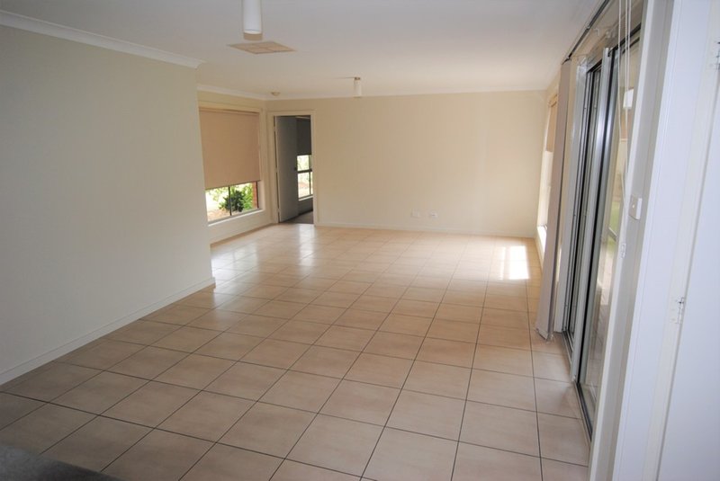 Photo - 10 Gillmartin Drive, Griffith NSW 2680 - Image 5