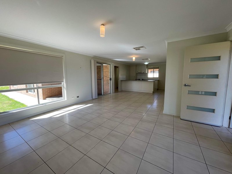 Photo - 10 Gillmartin Drive, Griffith NSW 2680 - Image 4