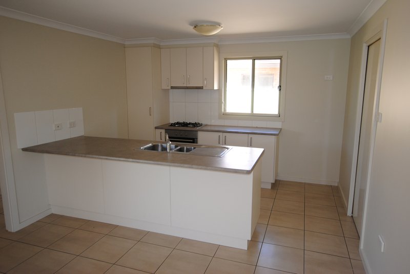 Photo - 10 Gillmartin Drive, Griffith NSW 2680 - Image 5