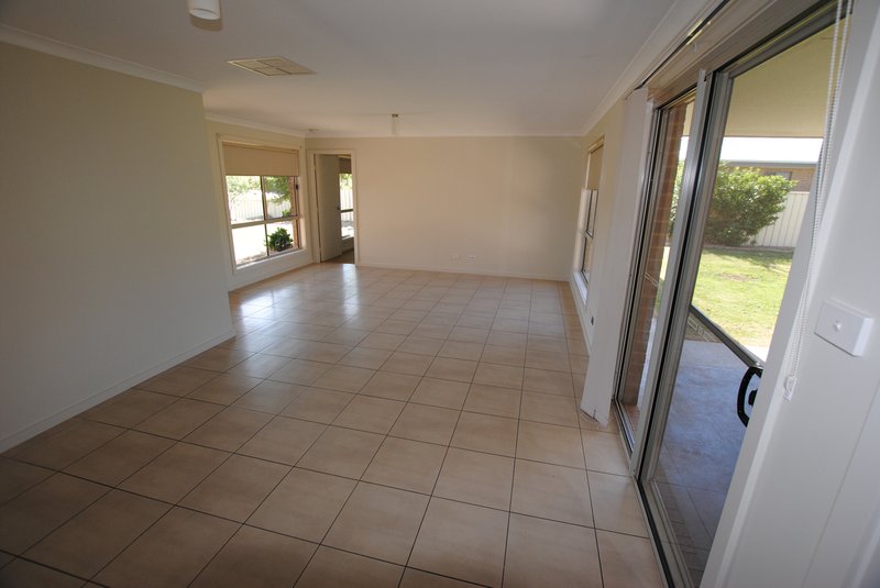 Photo - 10 Gillmartin Drive, Griffith NSW 2680 - Image 6