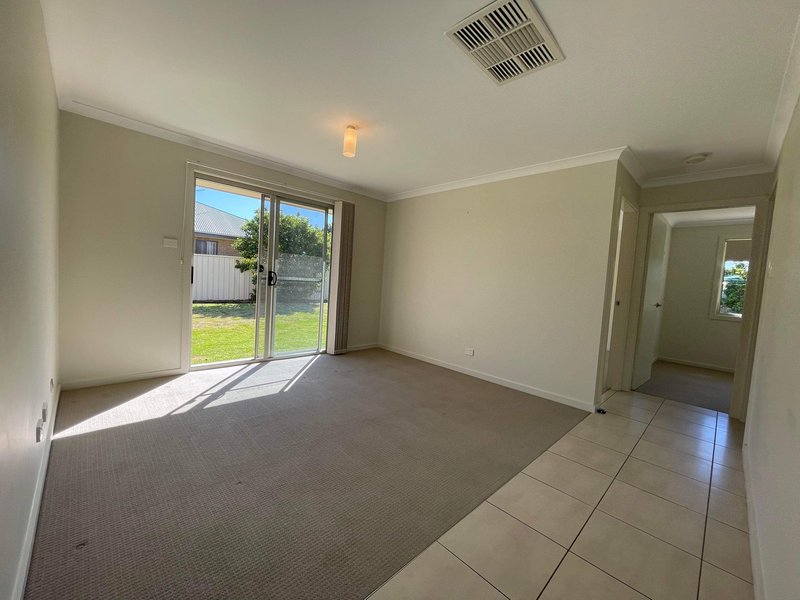 Photo - 10 Gillmartin Drive, Griffith NSW 2680 - Image 7