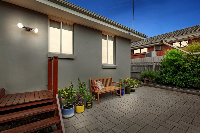 Photo - 10 Gisborne Crescent, Reservoir VIC 3073 - Image 16