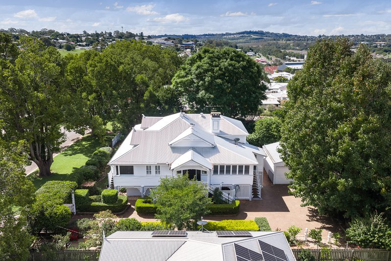 Photo - 10 Gladstone Street, Newtown QLD 4350 - Image 2