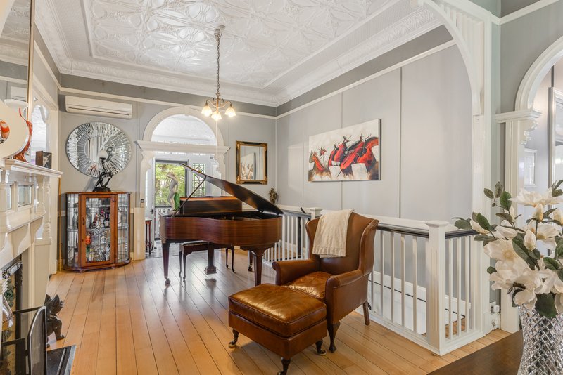 Photo - 10 Gladstone Street, Newtown QLD 4350 - Image 6