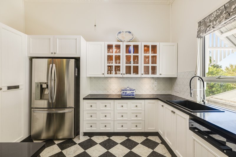 Photo - 10 Gladstone Street, Newtown QLD 4350 - Image 9