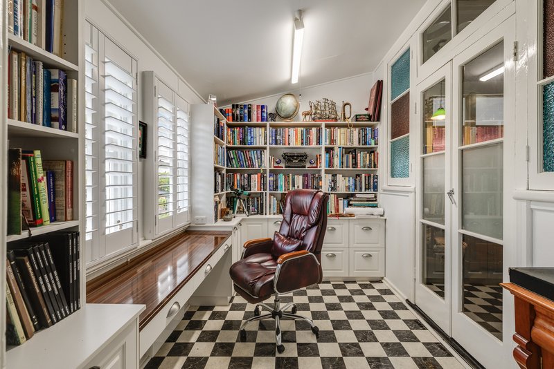 Photo - 10 Gladstone Street, Newtown QLD 4350 - Image 16