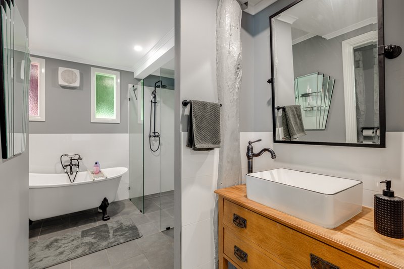 Photo - 10 Gladstone Street, Newtown QLD 4350 - Image 22