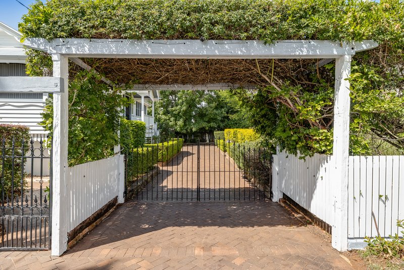 Photo - 10 Gladstone Street, Newtown QLD 4350 - Image 34