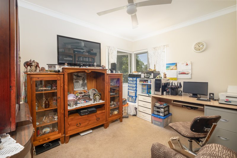 Photo - 10 Gledson Street, North Booval QLD 4304 - Image 6