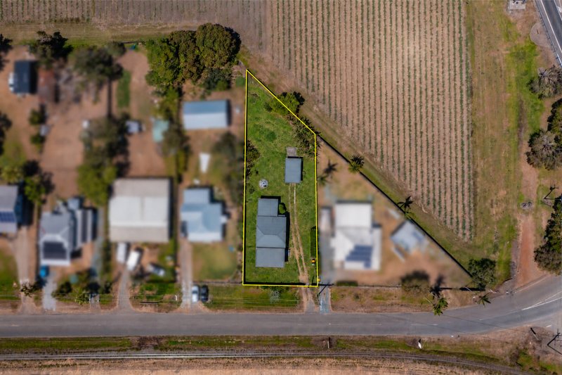 Photo - 10 Glen Isla Road, Glen Isla QLD 4800 - Image 2