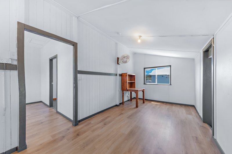 Photo - 10 Glen Isla Road, Glen Isla QLD 4800 - Image 7