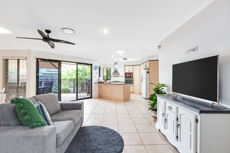 Photo - 10 Glendore Court, Eatons Hill QLD 4037 - Image 6