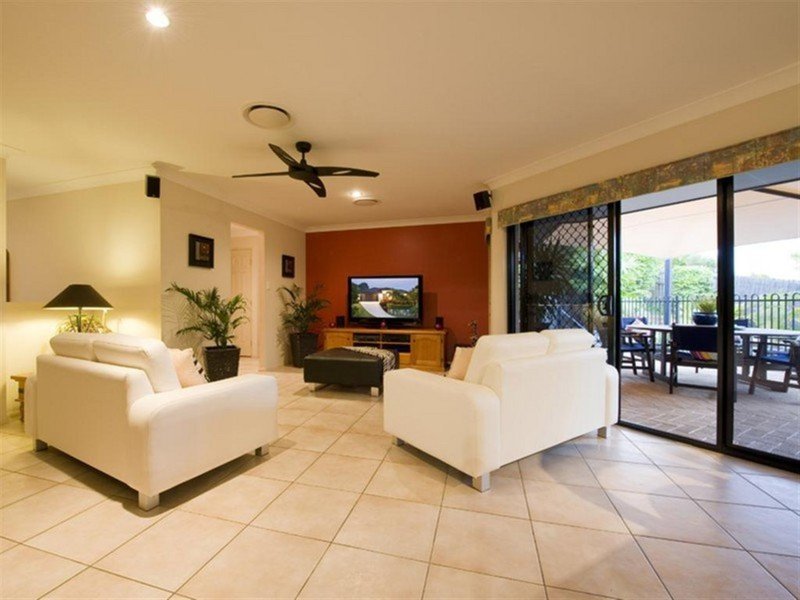 Photo - 10 Glendore Court, Eatons Hill QLD 4037 - Image 13