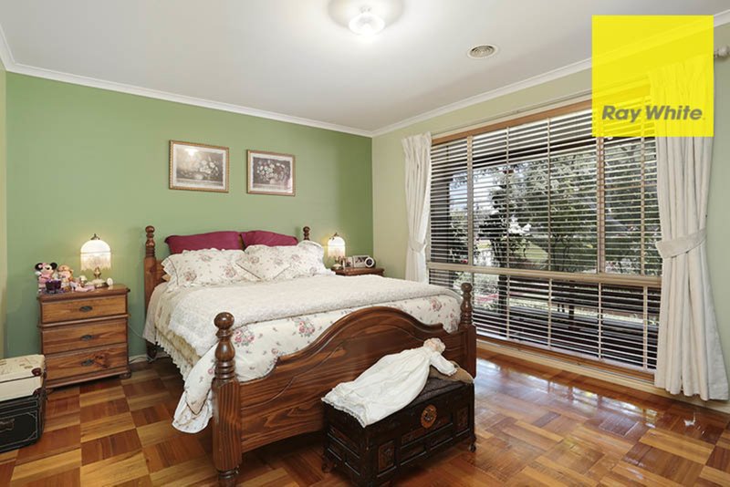 Photo - 10 Gleneagles Avenue, Point Cook VIC 3030 - Image 5