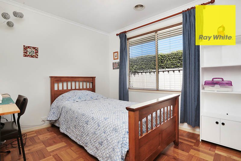 Photo - 10 Gleneagles Avenue, Point Cook VIC 3030 - Image 10