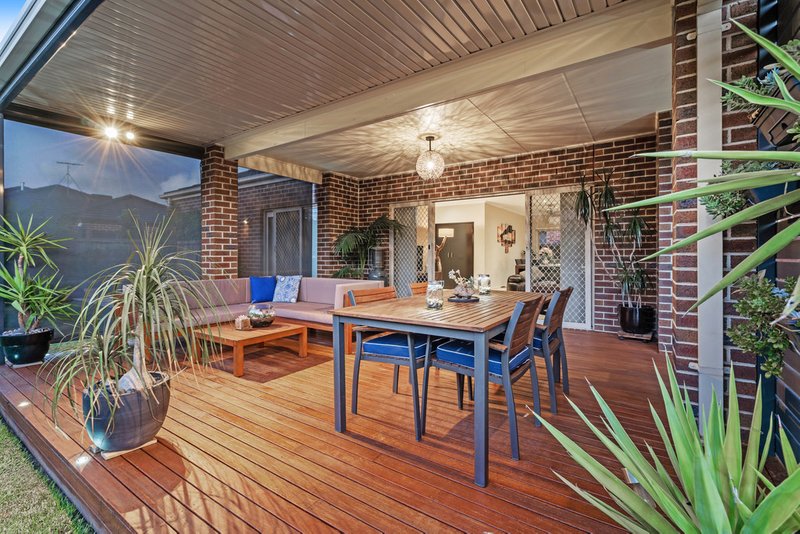 Photo - 10 Glengarry Place, Craigieburn VIC 3064 - Image 3